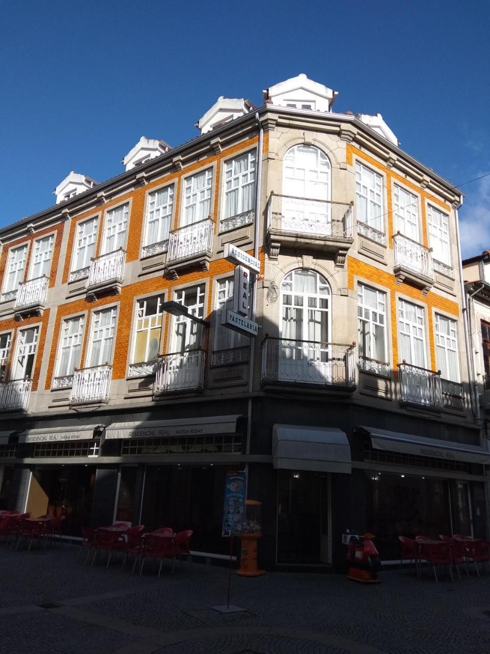 Residencial Real - Antiga Rosas Bed and breakfast 2*